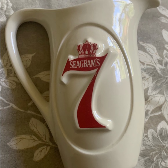 Seagrams  seven vintage pitcher. - Picture 2 of 2